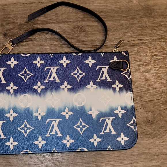 Louis Vuitton Escale Collection Neverfull Pouch - Picture 5 of 8